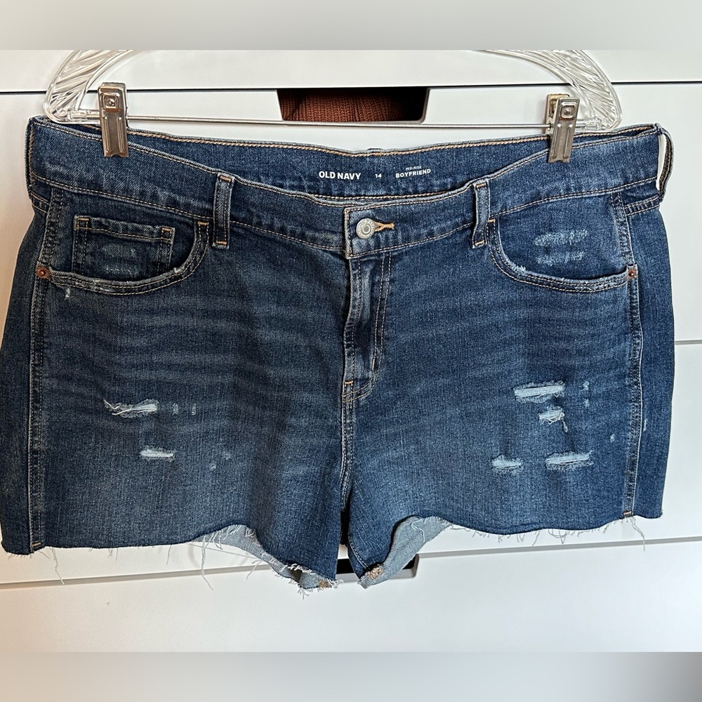 NWOT Old Navy mid-rise denim shorts size 14